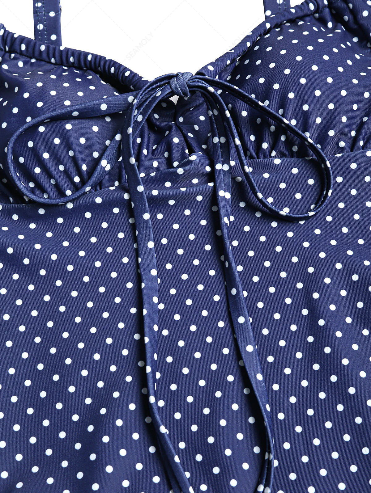 Dunkelblauer Vintage-Badeanzug mit Polka-Dots im Stil der 1950er Jahre, komplett bedeckend, inspiriert von Pin-up-Girls. - Image 4