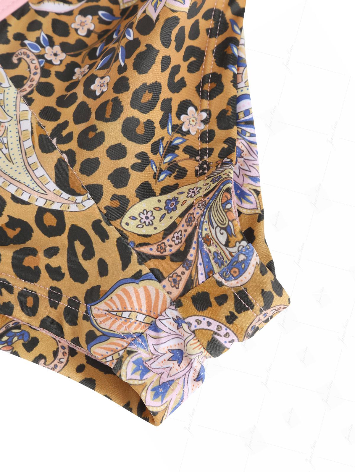Braunes Bikinihöschen mit Leoparden-Paisley-Muster, Cut-outs und Bindebändern an der Seite, freche Badeshorts - Image 3