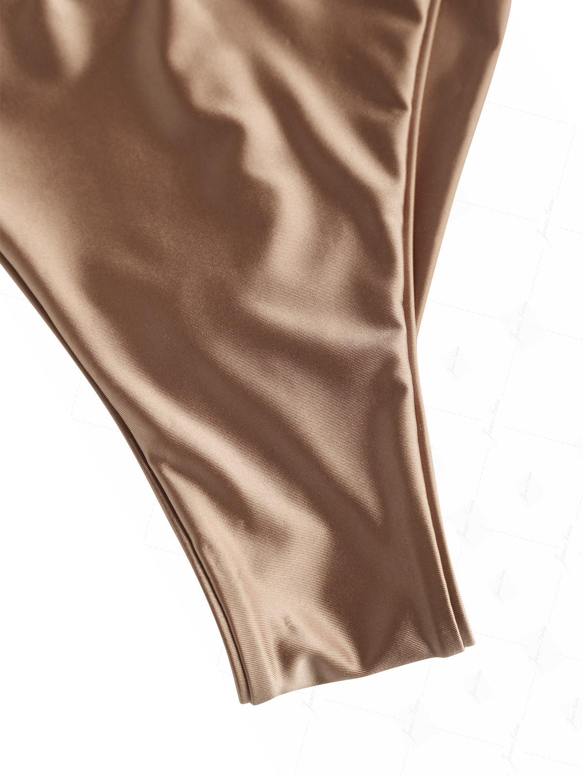 Bikini-Set aus gerafftem Triangel-Top und frechem brasilianischem Höschen aus kaffeefarbenem Satin - Image 10