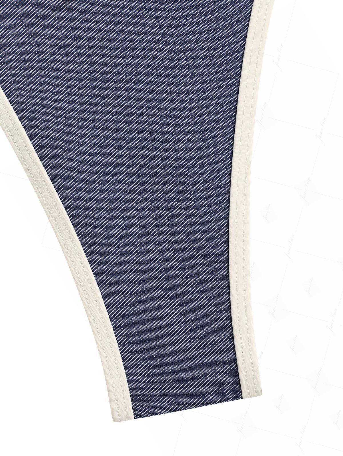 Dunkelblauer Denim-Bikini mit Rüschen, kontrastfarbenem Saum und frechem brasilianischem Schnitt - Image 4