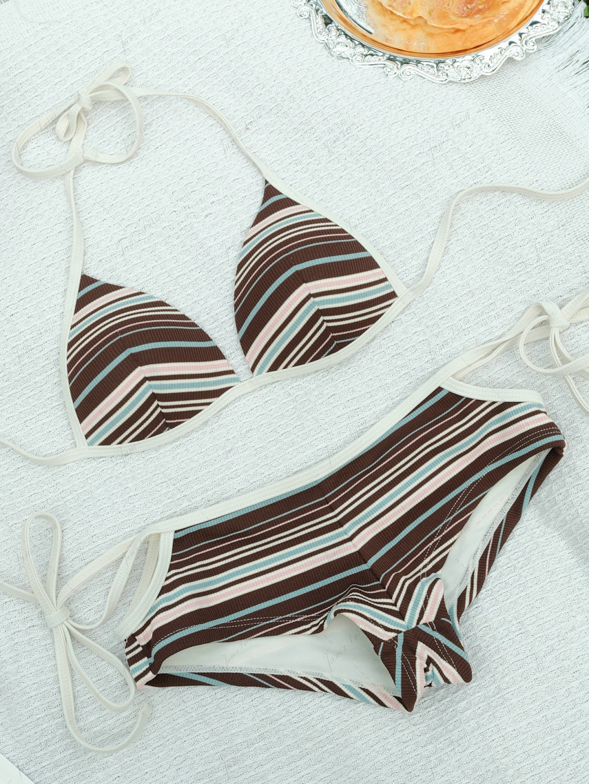 Bikinihose mit Streifenmuster in Dunkelbraun, mit Cut-outs und Bindebändern an der Seite, freche Badeshorts - Image 3