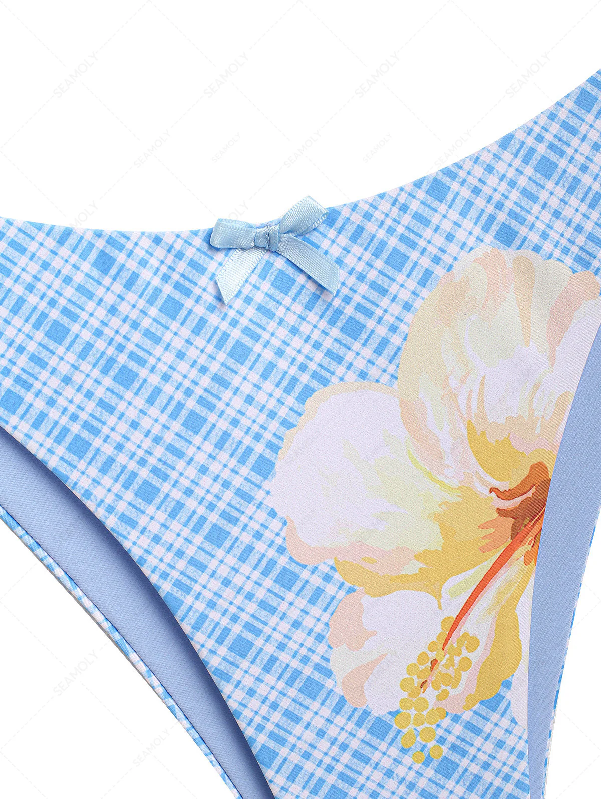 Hellblaues, kariertes Bikinihöschen mit Blumenmuster und Schleife – Hawaii-Stil - Image 3