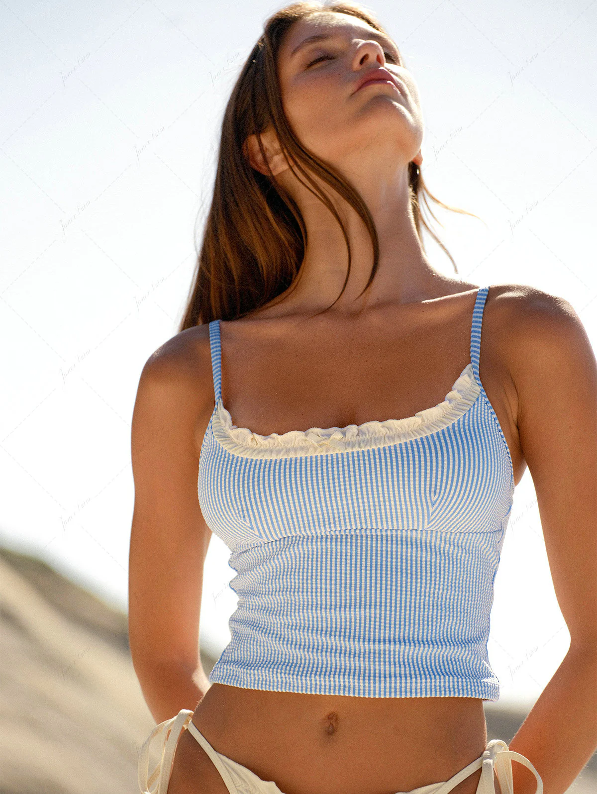 Hellblaues Tankini-Oberteil mit Streifen, Rüschen und Schleife - Image 3