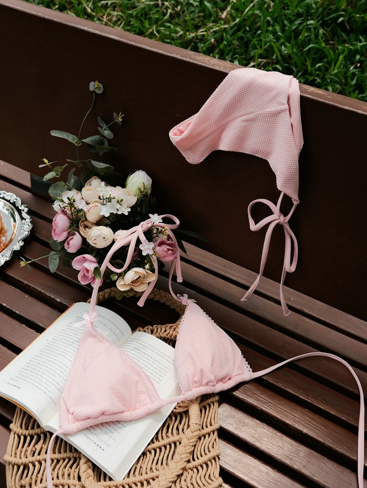 Bikini-Set aus pinkfarbenem, strukturiertem Strickstoff: Neckholder-Triangel-Top und freches brasilianisches Höschen - Image 5