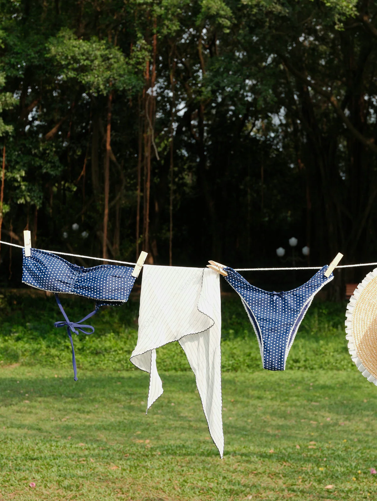 Seamolly Bandeau-Bikini-Set mit Polka Dots und Schleife, gerüscht, Schnürung am Rücken - Image 3